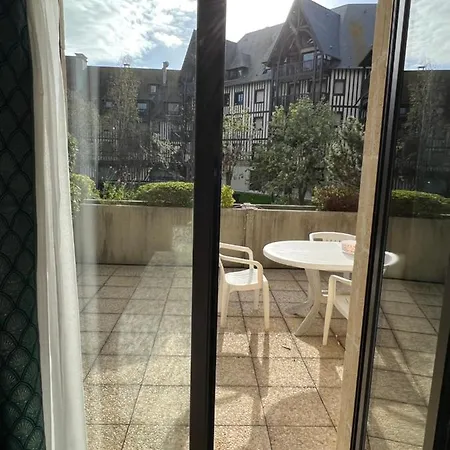 Cote Jardin - Terrasse, Calme Et Cosy Appartement Deauville Buitenkant foto