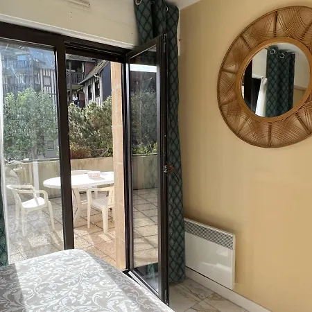 Cote Jardin - Terrasse, Calme Et Cosy Appartement Deauville Buitenkant foto