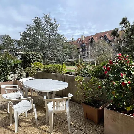 Cote Jardin - Terrasse, Calme Et Cosy Appartement Deauville Buitenkant foto