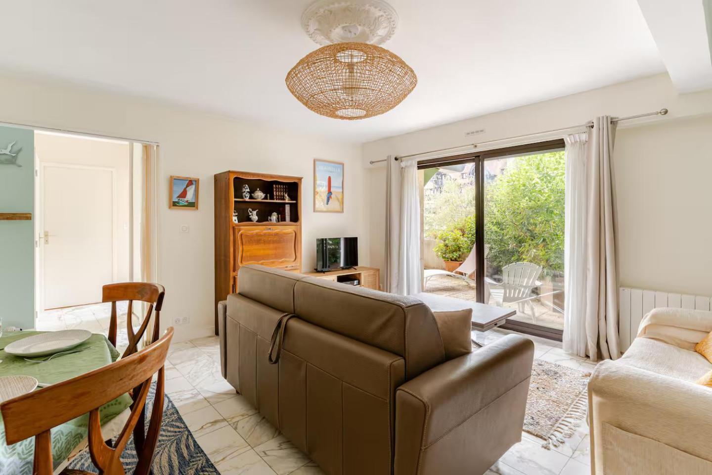 Apartment Cote Jardin - Terrasse, Calme Et Cosy *