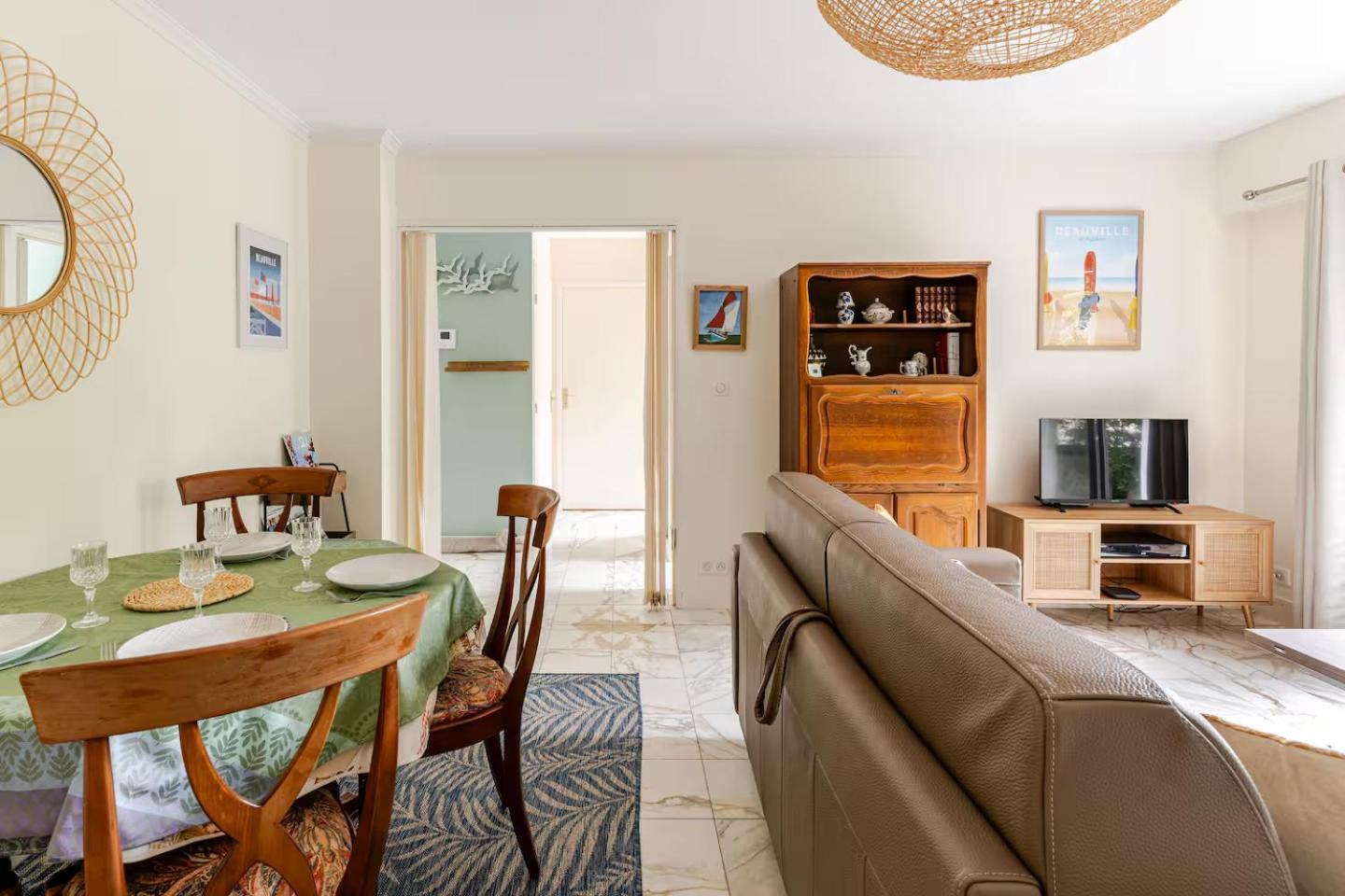 Apartment Cote Jardin - Terrasse, Calme Et Cosy Deauville