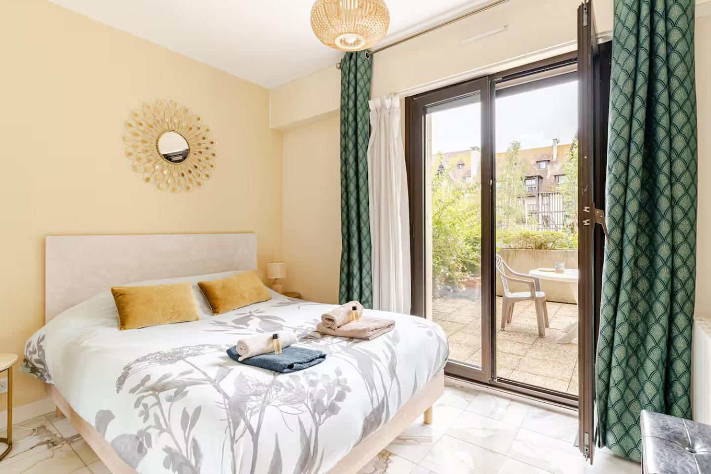 Cote Jardin - Terrasse, Calme Et Cosy *