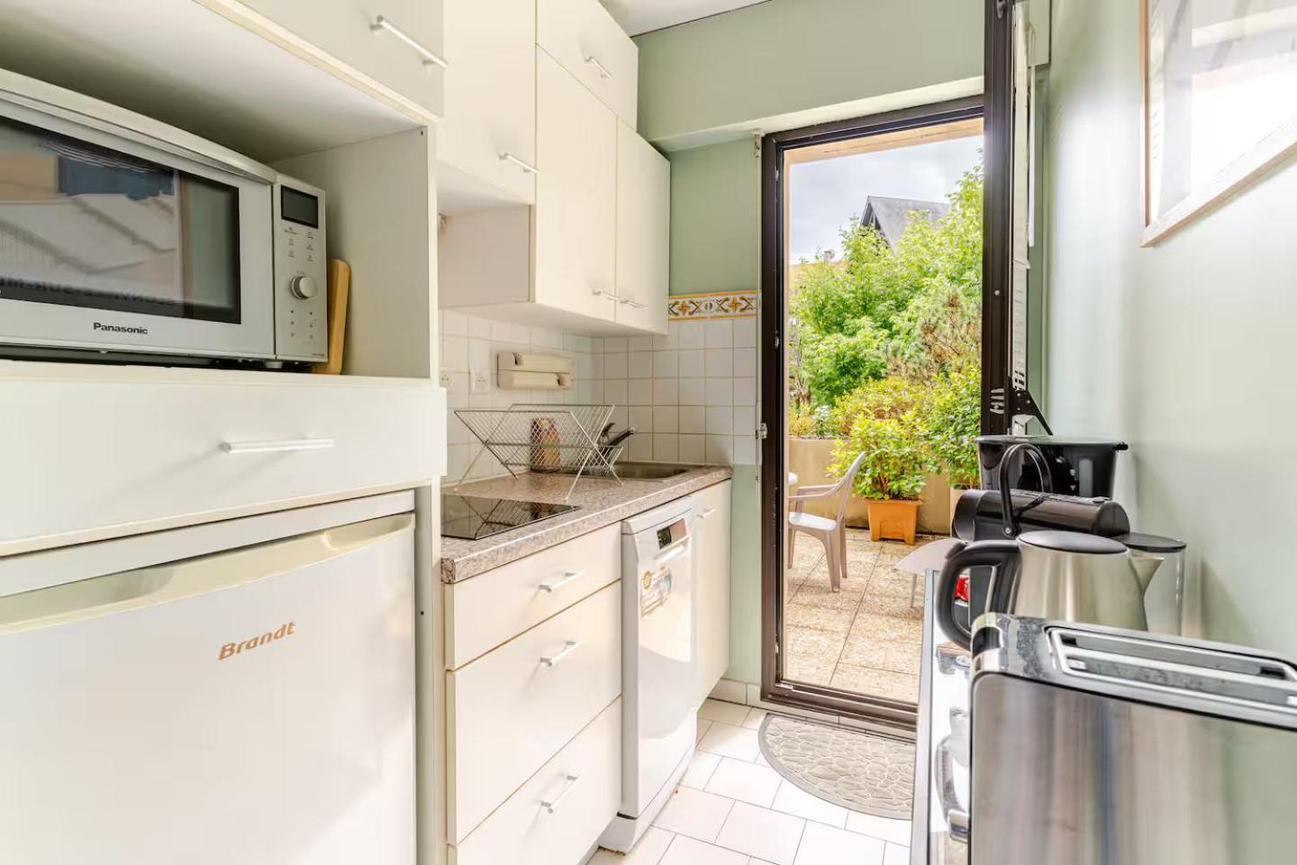 Cote Jardin - Terrasse, Calme Et Cosy Appartement Deauville
